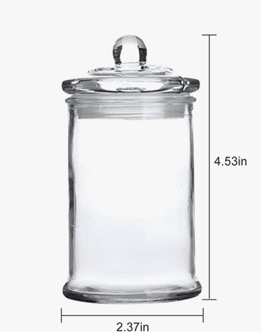 Tarro de boticario antiguo con forma de corazón de canela y caramelo nostálgico