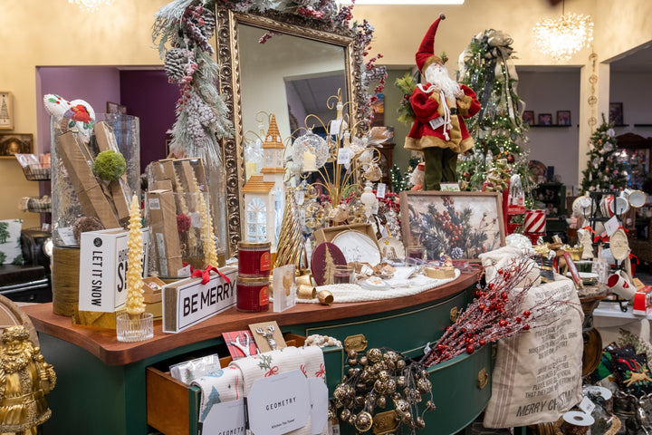 Holiday Peace, Made Simple: Stress Free Celebrating & Effortless Decorating