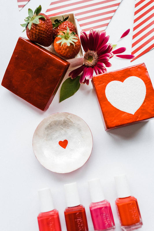 Dekorasyon Gifts  Decor - 3" Capiz Box Glittered Heart (White/Red)